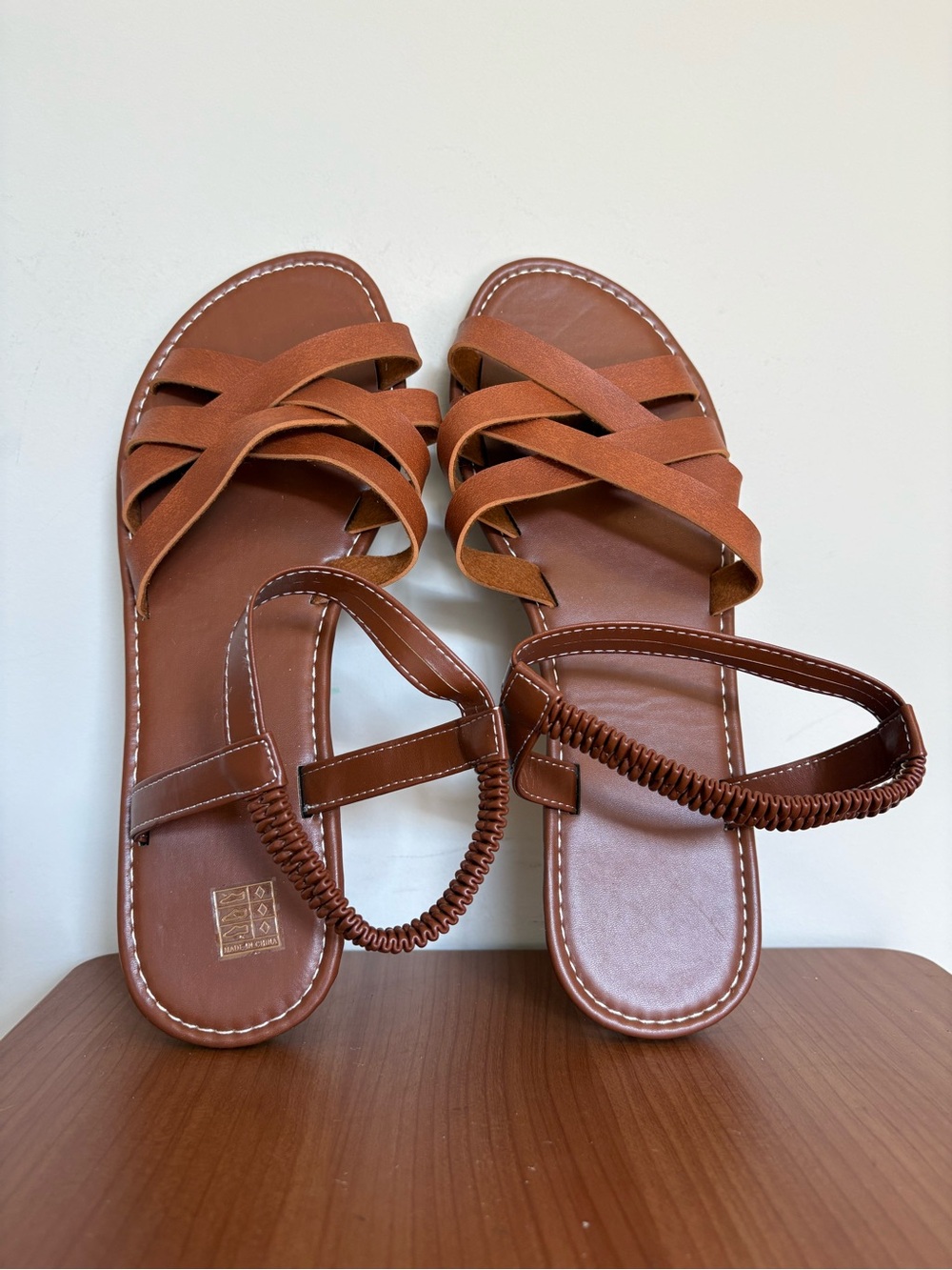 NWOB Tan Strappy Flat Sandals Elastic Ankle Strap Coastal Neutral Boho Size 10.5 - Picture 2 of 7